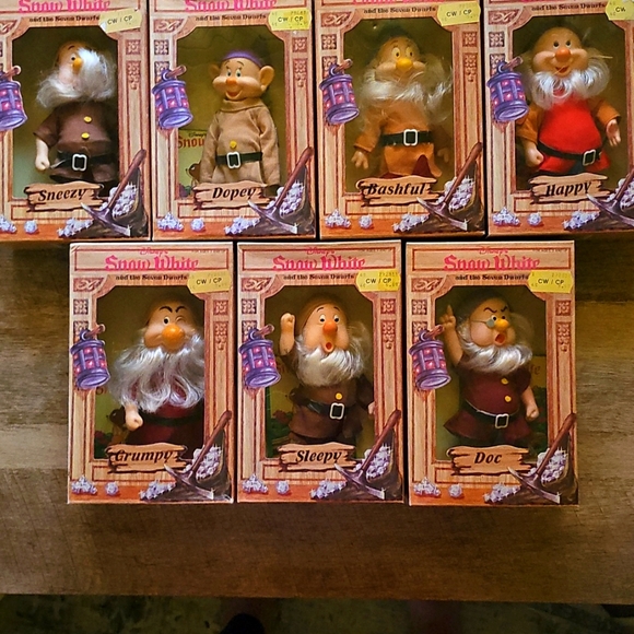 BIKIN Other - Disney's Snow White - Seven Dwarfs Set ** NIB